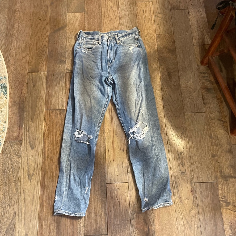 American Eagle light wash mom jeans. Size 4. Worn lightly and in great condition